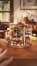 Atmosphärische Videopräsentation der Robotime Henry’s Chocolate, Miniaturhaus eines altmodischen Schokoladengeschäfts