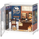 Produktfoto der Robotime Butter Bakery House, Miniatur- Bäckerei aus Kunststoff in einer kleinen Vitrine