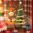 Der geschmückte Weihnachtsbaum, Teddybär mit Weihnachtsmütze und Weihnachtskranz in der Robotime Christmas Eve Party