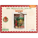 Vorderseite der Verpackung der Robotime Santa’s Toy Shop, Diorama eines weihnachtlich dekorierten Ladens mit Lichtern