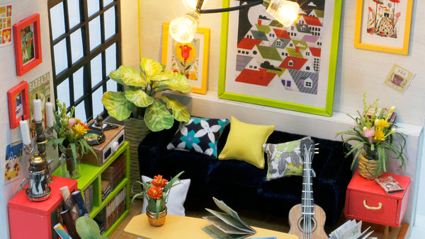 Monique baut Locus' Sitting Room