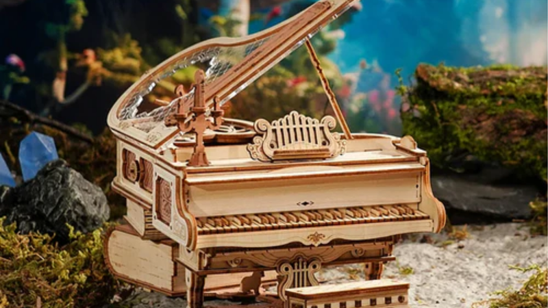 Sind Sie ein Liebhaber von Mechanik, kniffligen Rätseln und ein bisschen Magie? Dann bauen Sie das bezaubernde Magic Piano von ROKR!