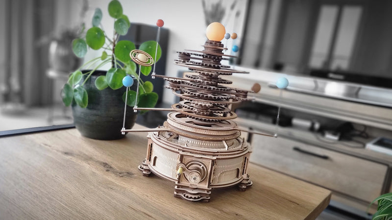 Robotime Solar System, ein Orrery mit einer Lampe!