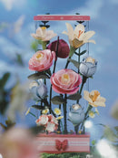 Nahaufnahmen der sich bewegenden Blumen aus der Robotime Blooming Bouquet Box