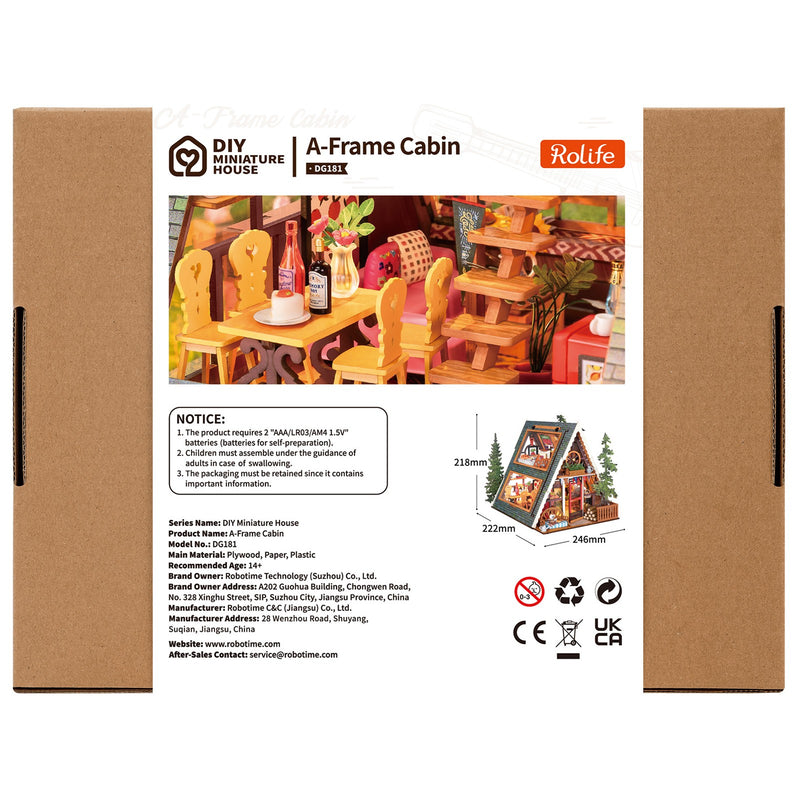 Rückseite der Verpackung der Robotime A-Frame Cabin, Miniatur-Ferienhaus im winterlichen österreichischen Stil