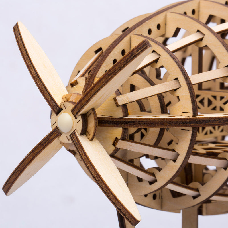 Propeller und Vorderseite des Ballons des Robotime Air Vehicle