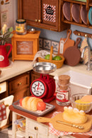 Detail einer Waage und Leckereien in der Robotime Baking Kitchen