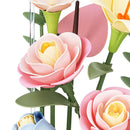 Detail von einigen Blumen aus der Robotime Blooming Bouquet Box