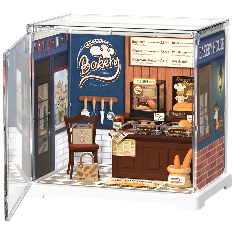 Produktfoto der Robotime Butter Bakery House, Miniatur- Bäckerei aus Kunststoff in einer kleinen Vitrine
