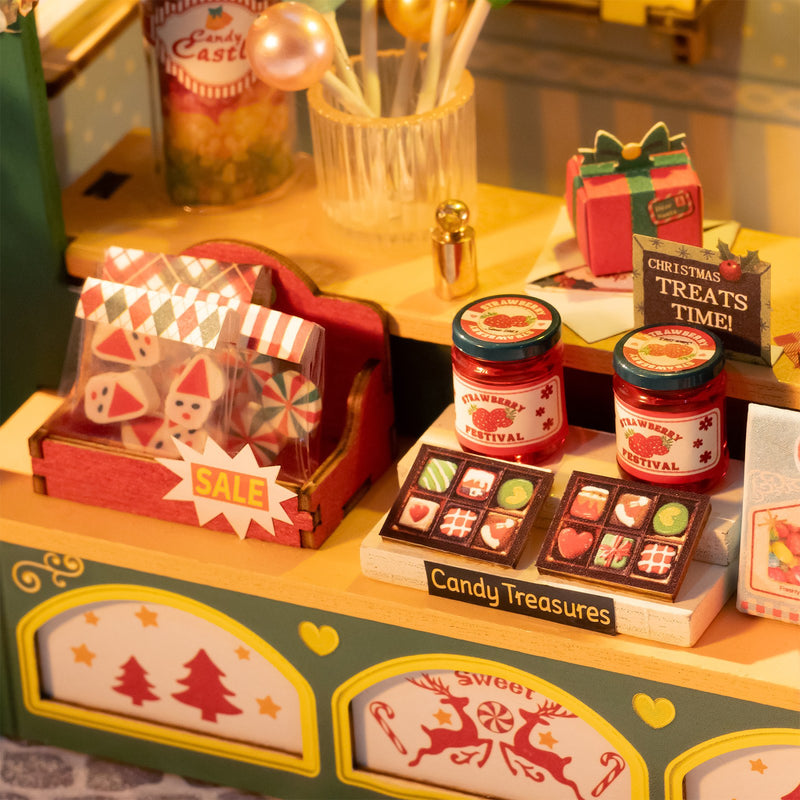 Weihnachtssüßigkeiten und Leckereien, ausgestellt auf dem Tresen des Robotime Christmas Candy Stand