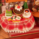 Der mit Weihnachtsleckereien gedeckte Tisch der Robotime Christmas Eve Party