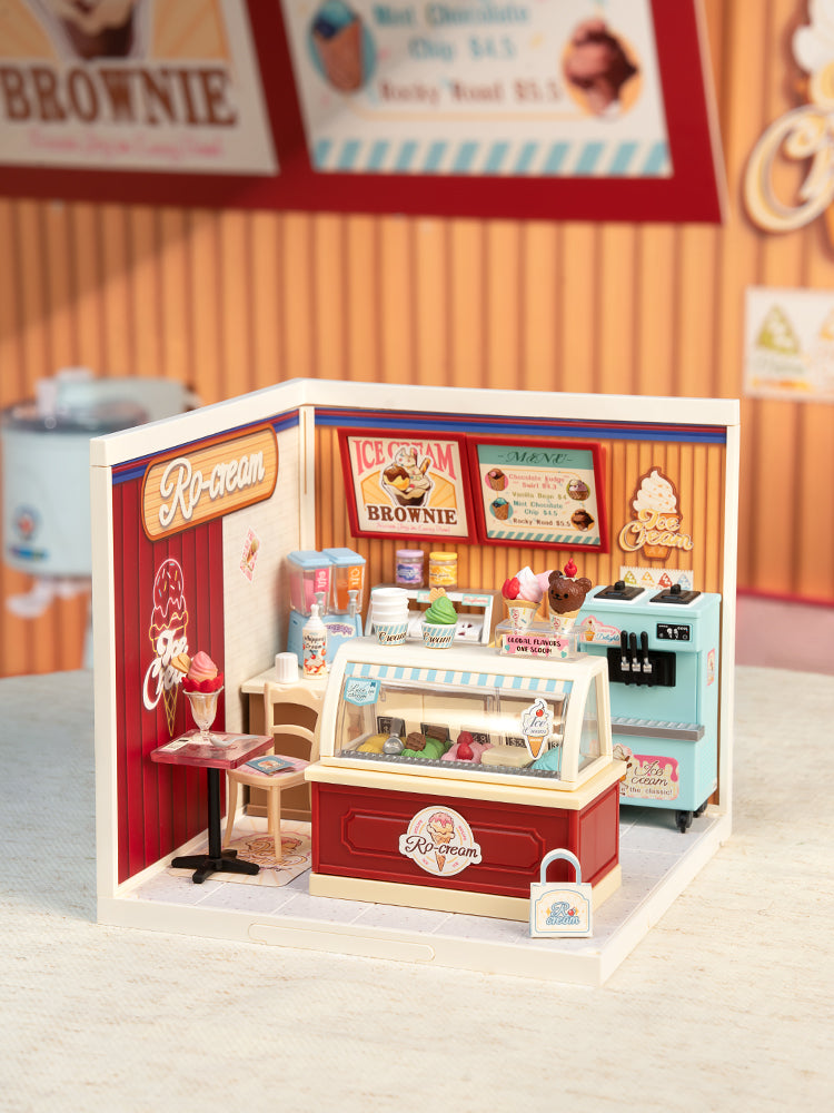 Atmosphärische Präsentation der Robotime Flavorful Ice Cream, Kunststoff-Miniaturhaus einer Eisdiele