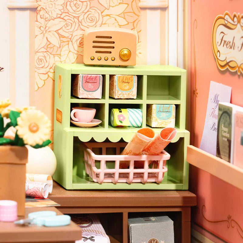 Details zu den Artikeln hinter der Theke des Robotime Fresh Flower Shop
