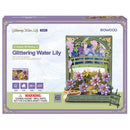 Vorderseite der Verpackung der Robotime Glittering Water Lily, Diorama-Bausatz aus Holz von Monets Seerosen