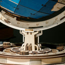 Sockel des Robotime Globe Super Size, Holzmodellbau einer großen Weltkugel