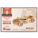 Vorderseite der Verpackung der Robotime Grand Prix Car, Holzbaukasten eines Oldtimer-Rennwagens mit offenem Dach