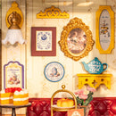 Gerahmte Fotos und Wanddekoration im Robotime Leisure Time Tea Room