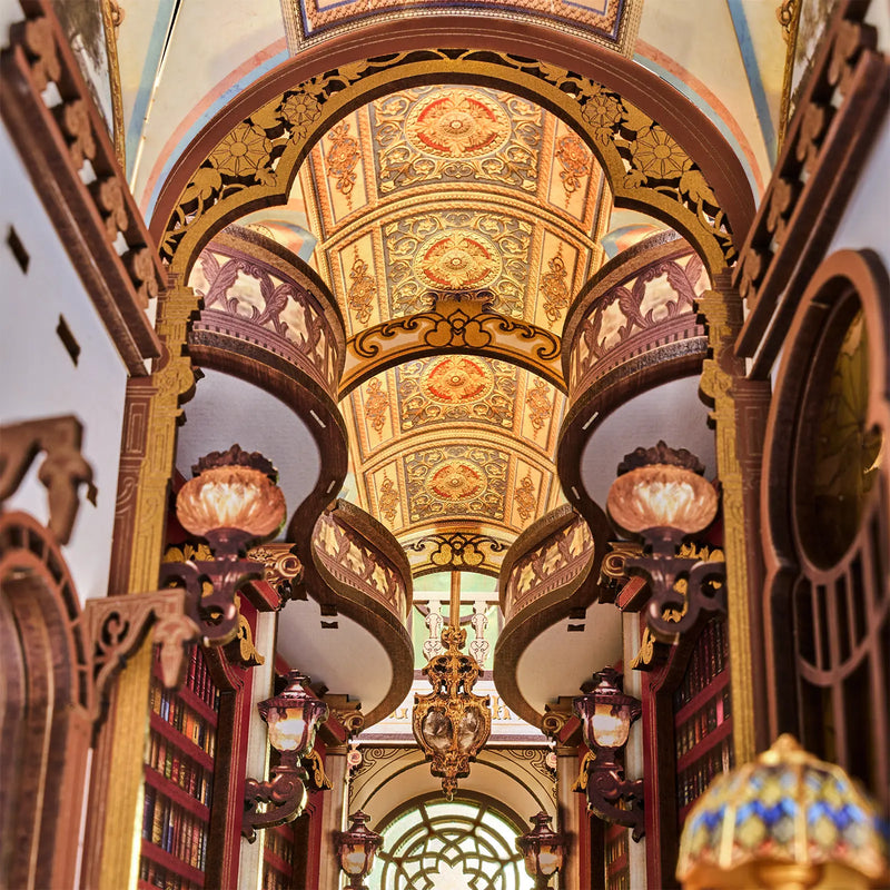 Die verzierte Decke und Balustraden der Robotime Library of Wonders