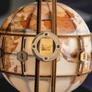 Das Sichtfenster im Sockel des Robotime Luminous Globe