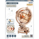 Vorderseite der Verpackung der Robotime Luminous Globe, Elektrischer Holzbaukasten für einen rotierenden, leuchtenden Globus