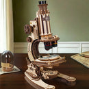 Atmosphärische Präsentation der Robotime Microscope, Holzbausatz für ein funktionierendes Mikroskop