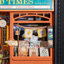 Schaufenster mit ausgestellten Büchern im Robotime Old Time Bookstore