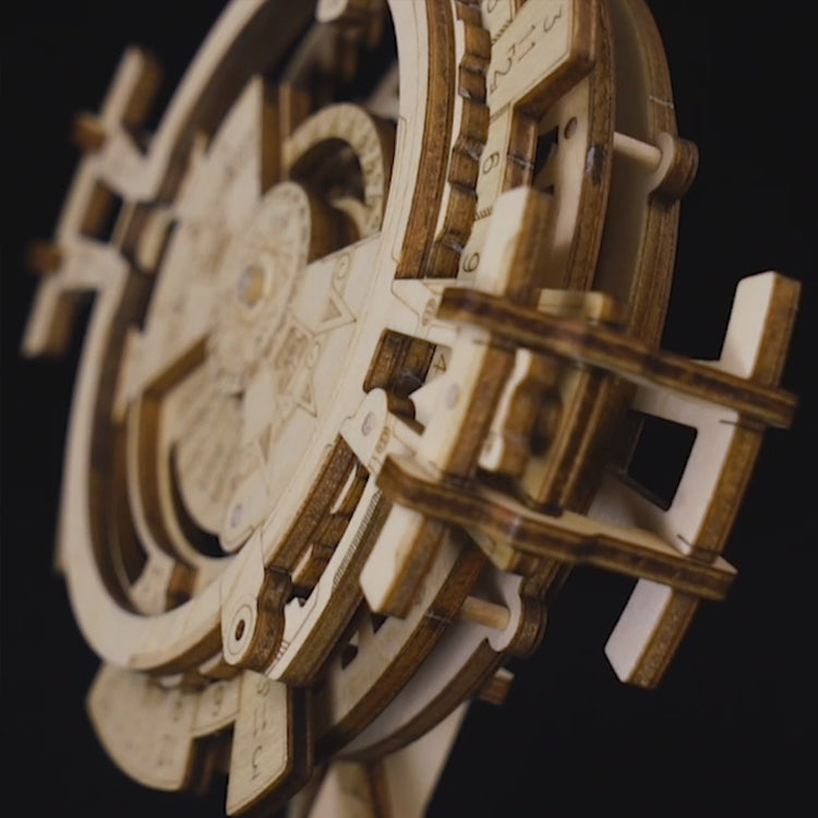 Nahaufnahme der Seite des Robotime Perpetual Calendar