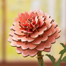 Nahaufnahme der Blume in der Robotime Pink Dahlia