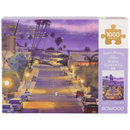 Vorderseite der Verpackung der Robotime Purple Sunset Walk, 1.000-teiliges Puzzle einer Straße in einer ruhigen Kleinstadt bei einem violetten Sonnenuntergang