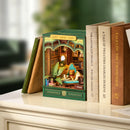 Die Robotime Quiet Corner Study zwischen ein paar Büchern