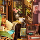 Nahaufnahme des Innenraums des Robotime Quiet Corner Study
