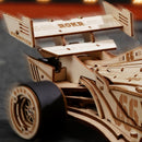 Nahaufnahme des Spoilers des Robotime Racing Car
