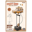 Vorderseite der Verpackung der Robotime Road Tripper, Holzbausatz eines schaukelnden Autos