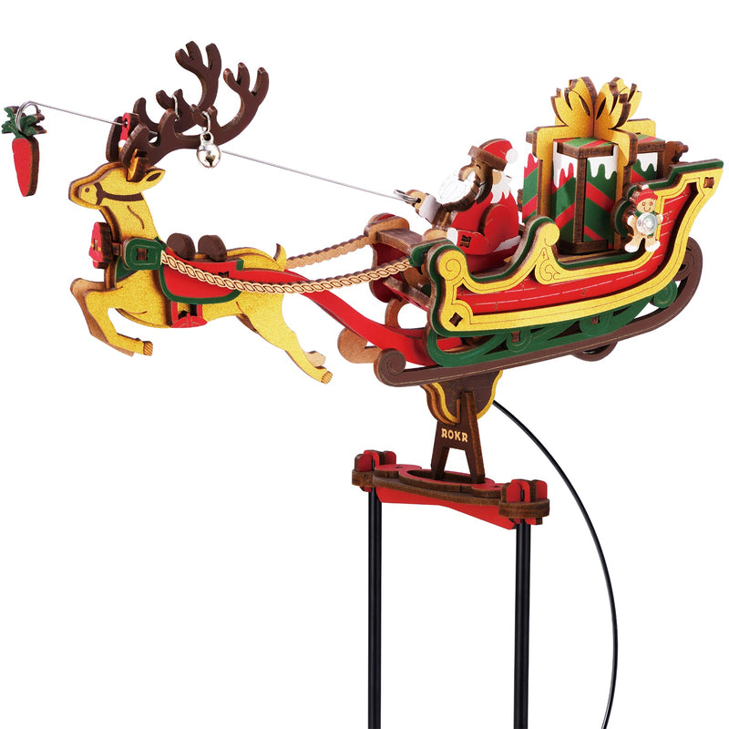 Nahaufnahme des Schlittens mit Geschenk, Weihnachtsmann und Rentier aus dem Robotime Santa on Sleigh
