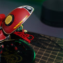 Ausgebreiteter Flügel und Deckschild des Robotime Scout Beetle