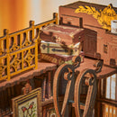 Detailaufnahme der Koffer auf den Bücherregalen der Robotime Silent Corner Study 