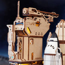 Die Spitze des Turms der Startrampe des Robotime Space Shuttle