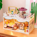 Robotime Sunny Break Terrace und Chic Café Terrace über Lovely Pink Bedroom und Tasty Cake Shop