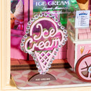 Das Ladenschild für die Eisdiele von Robotime Sweet Scoopery Ice Cream