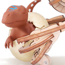 Der frisch aus dem Ei geschlüpfte Dino in den Klauen des Robotime Velociraptor