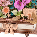 Nahaufnahme des Buches Robotime Wooden Blooming Book