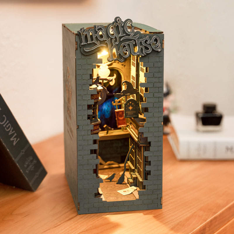 Robotime Magic House, 3D hölzerne DIY Miniatur Haus Book Nook